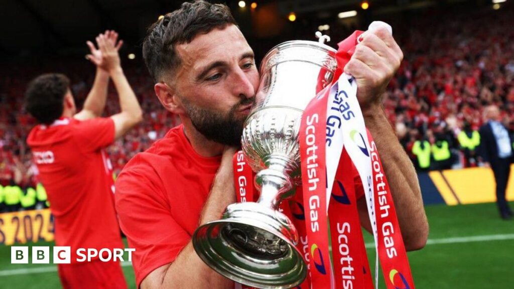 Aberdeen: Captain Graeme Shinnie to leave club