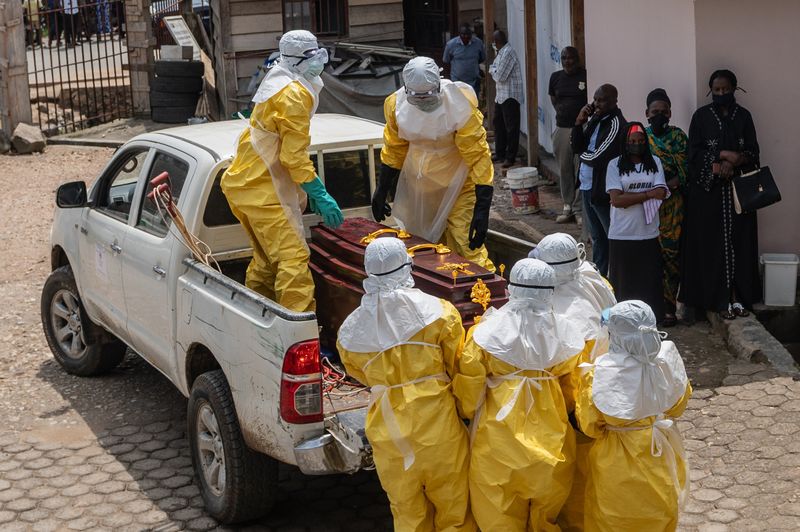 Canada imposes Ebola-related travel ban, Bahamas to increase screening