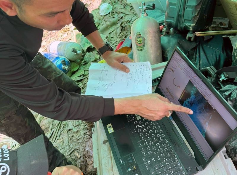 ‘Not far away’: rescue team confident of reaching 7 trapped for days in Laos cave