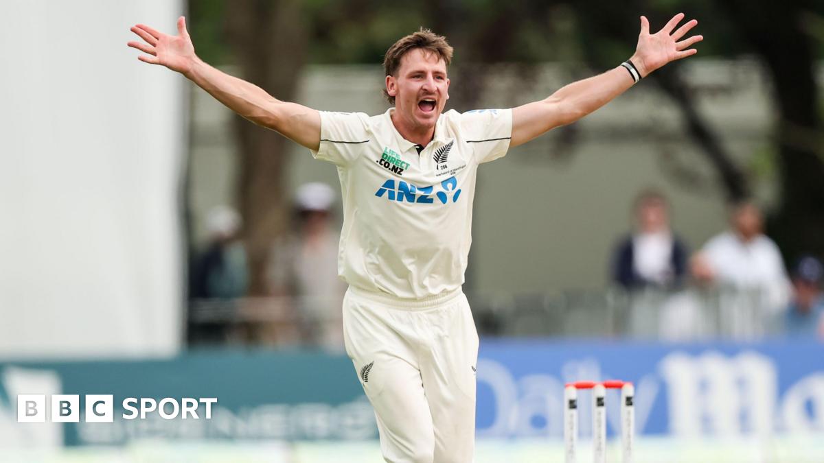Ireland v New Zealand: Nathan Smith stars as tourists dominate at Stormont in day two