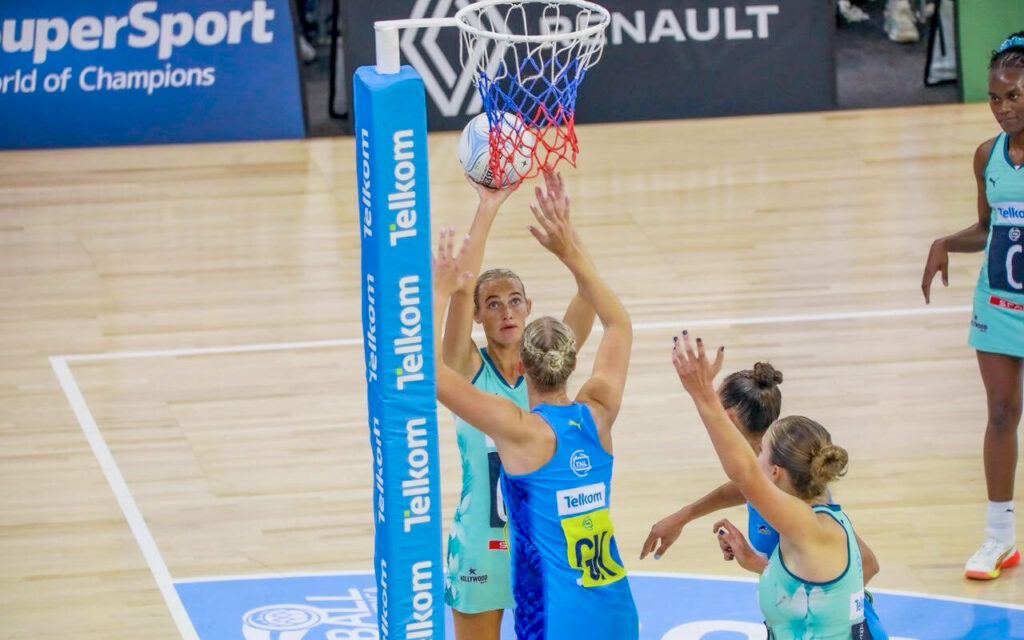 Xandri Fourie Shines Again for the Crinums as Tinita van Dyk Leads the Fireballs to Crushing Win