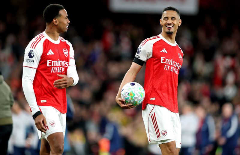 Gunners seal historic league win