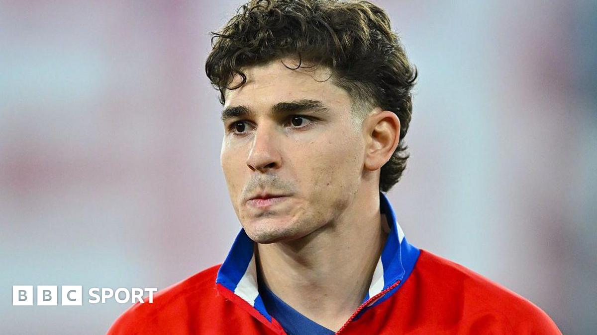 Julian Alvarez: Atletico Madrid mock Barcelona over pursuit of Argentine