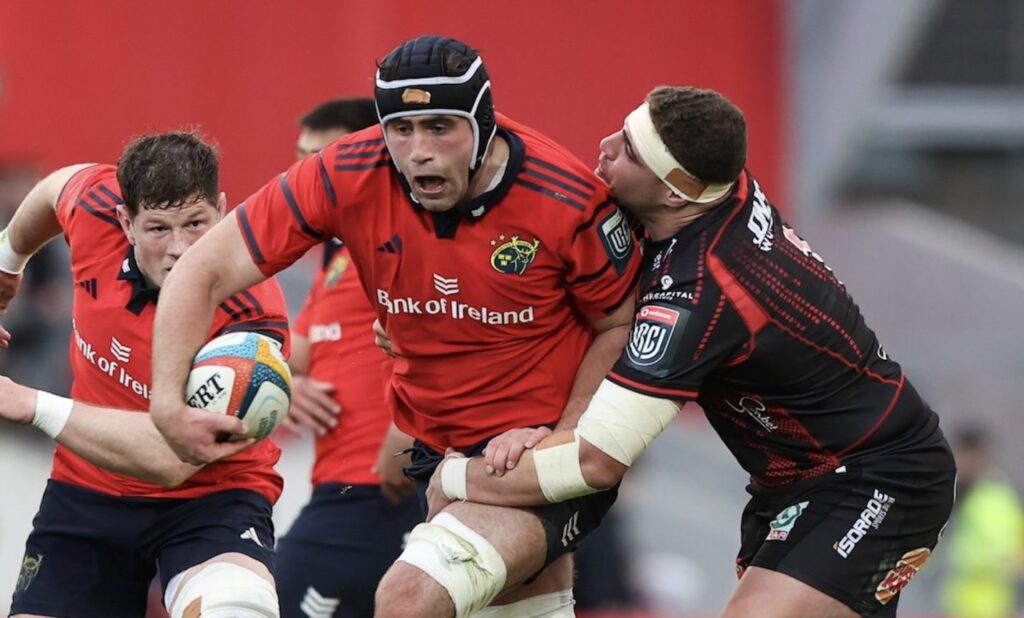 Munster fight off Lions to reach playoffs
