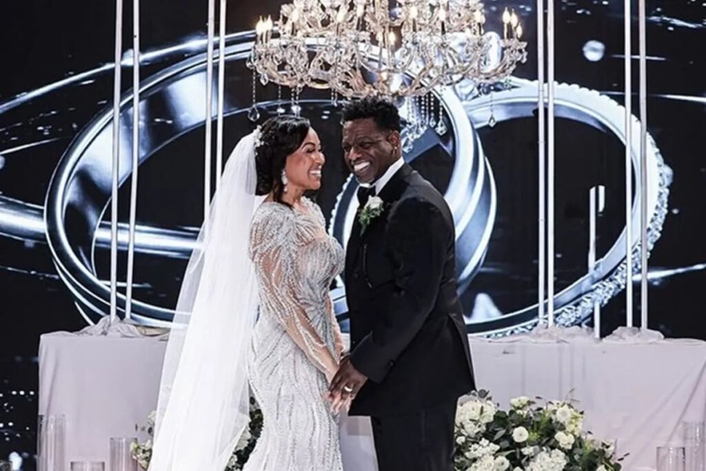‘Mary Mary’ singer Erica Campbell renews vows with husband Warryn Campbell