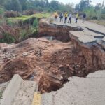 Illegal mining sinkhole threat to Joburg roads, businesses