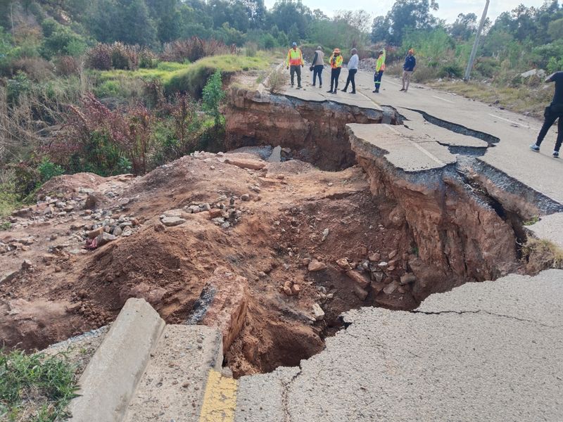 Illegal mining sinkhole threat to Joburg roads, businesses