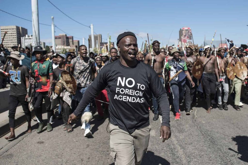 Hundreds of Ghanaians prepare to leave SA as official pleads for xenophobic attacks to end