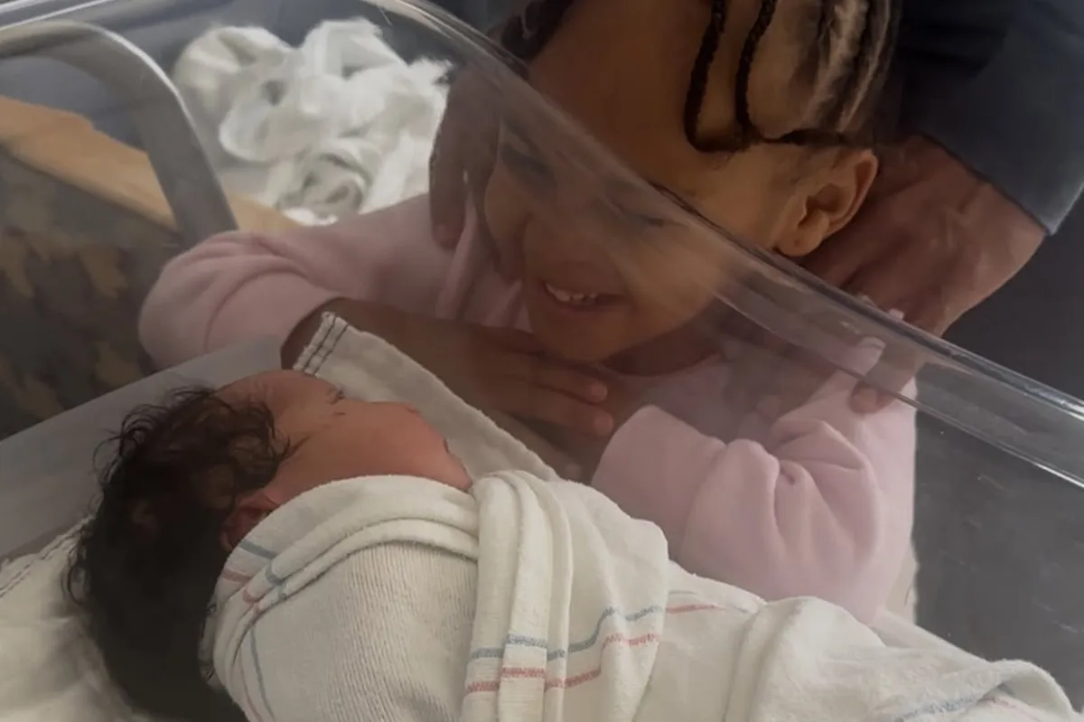 Kenny Lattimore and wife welcome second child together