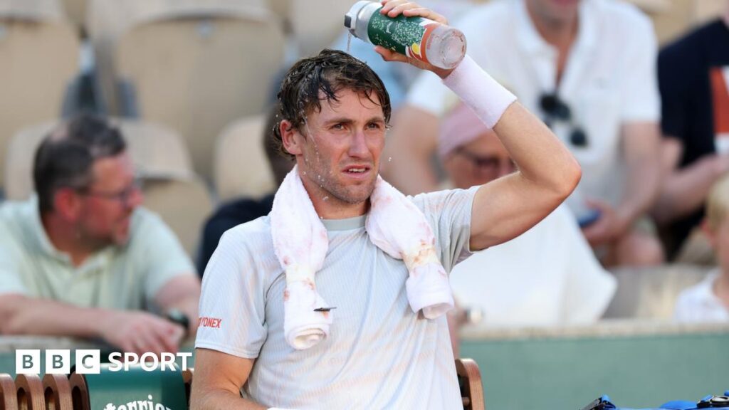 French Open 2026 results: Casper Ruud overcomes struggles with Paris heat to reach second round