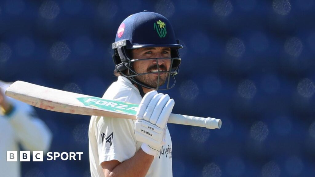 Kiran Carlson: Glamorgan skipper signs two-year contract extension