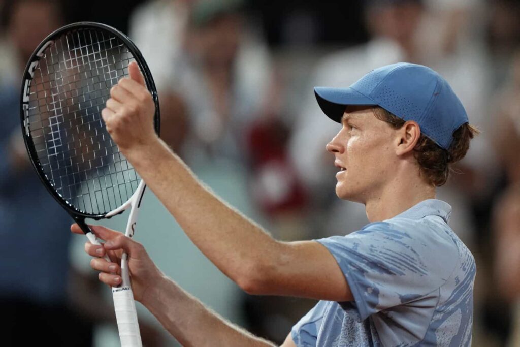 Top-ranked Sinner and Sabalenka cruise into French Open second round
