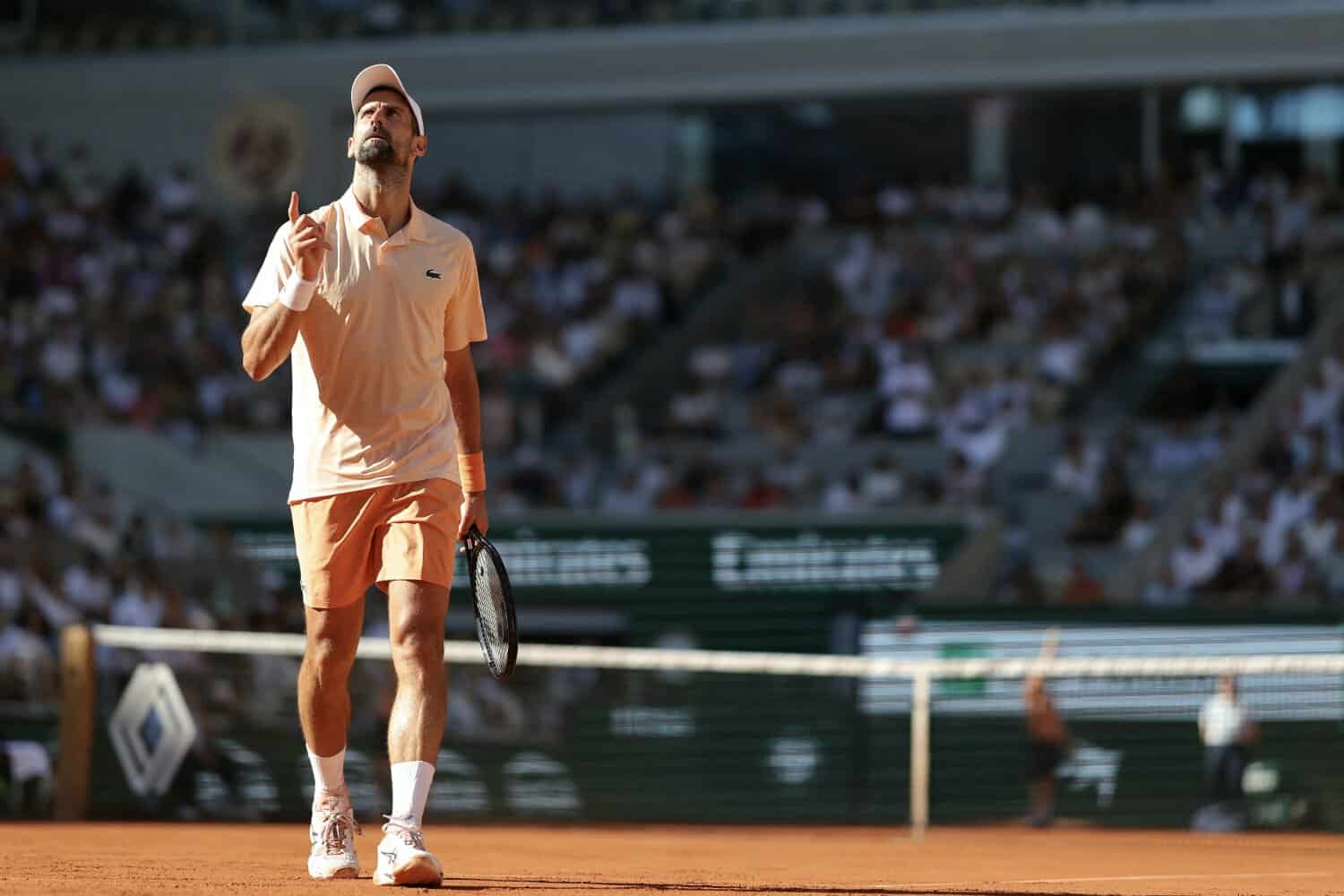 Djokovic fights hard to keep title hopes alive at Roland Garros