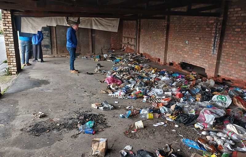Rats, rot and rubbish: The decaying state of Algoa Park police flats