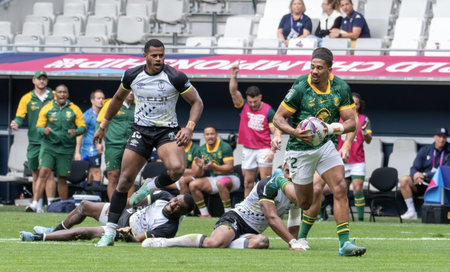 Blitzboks edge Fiji to go back to back