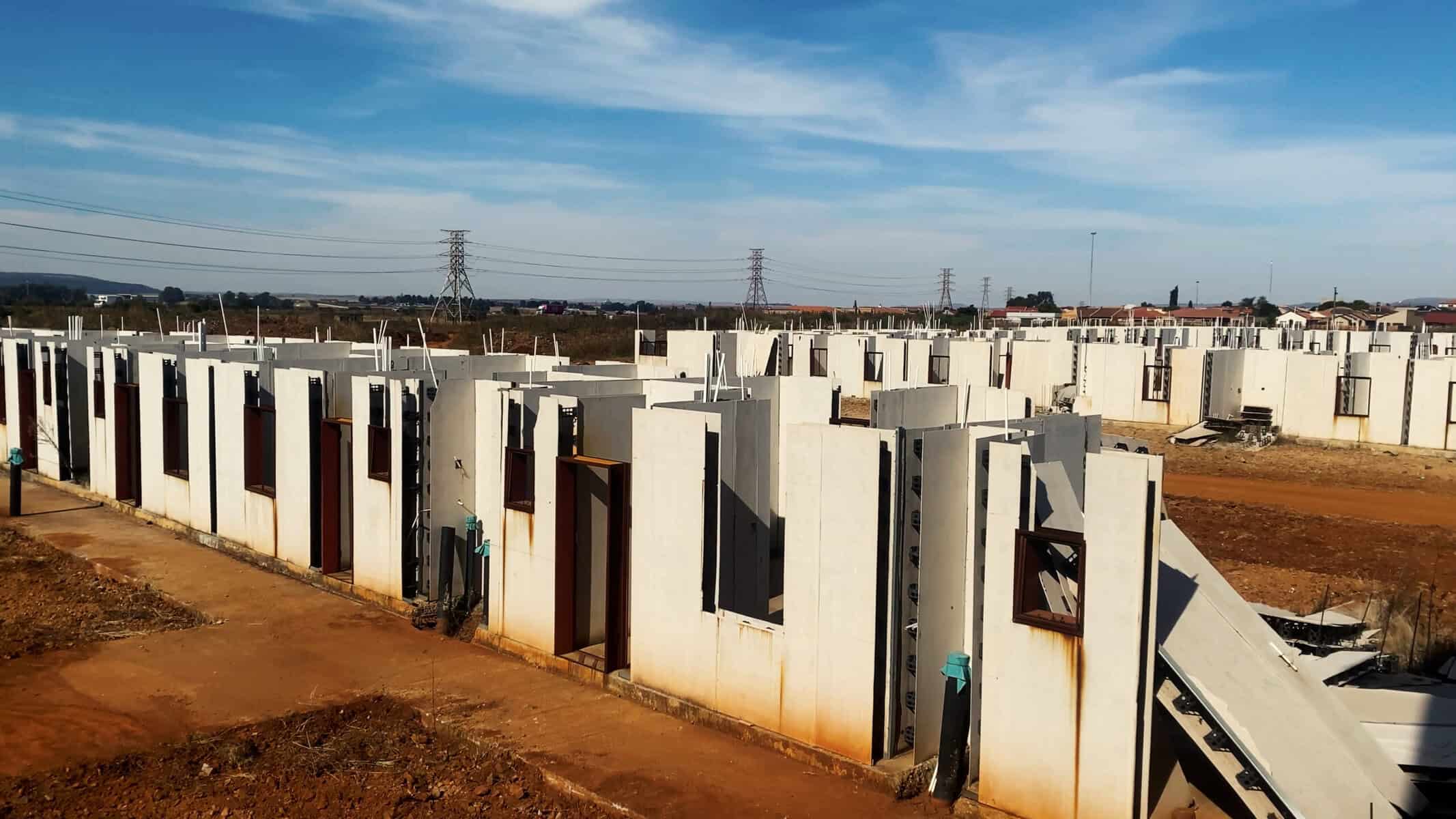 Who is responsible for abandoned housing project in Vosloorus? [VIDEO]