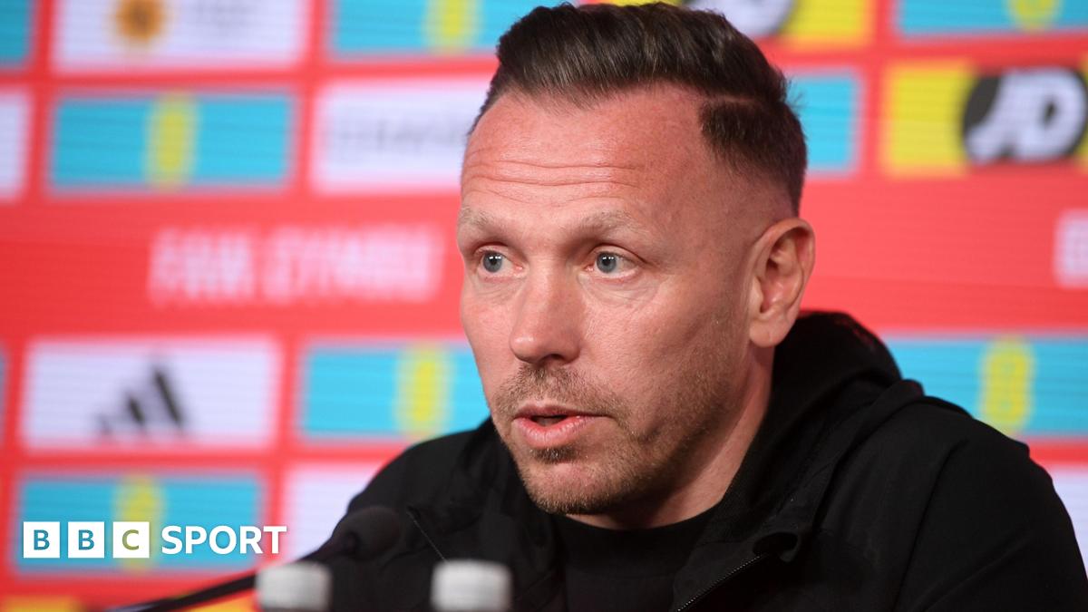 Craig Bellamy: Wales boss rejects club offers to commit to Euro 2028