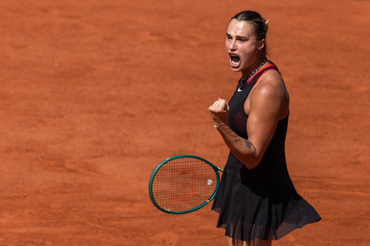 Sabalenka sweeps Osaka aside to keep French Open title hopes alive