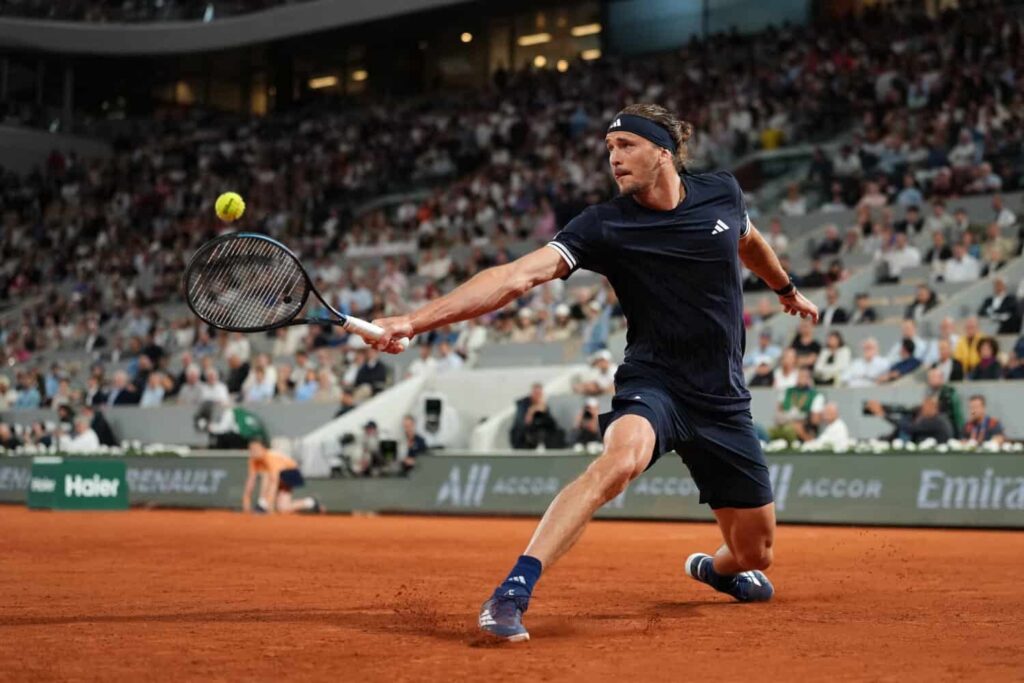 Zverev stays in the hunt, Fonseca eliminated at Roland Garros