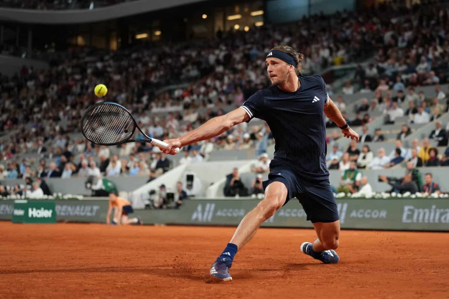 Zverev stays in the hunt, Fonseca eliminated at Roland Garros