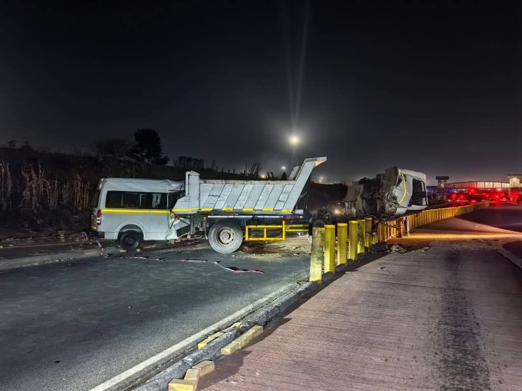 Road closed after fatal taxi crash with tipper truck [VIDEO]